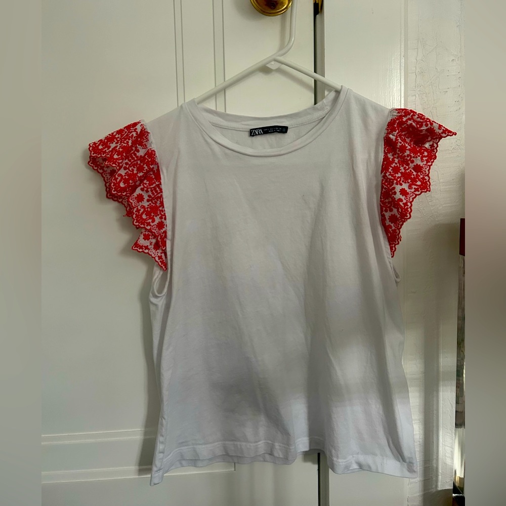 ZARA RED AND WHITE RUFFLED BLOUSE